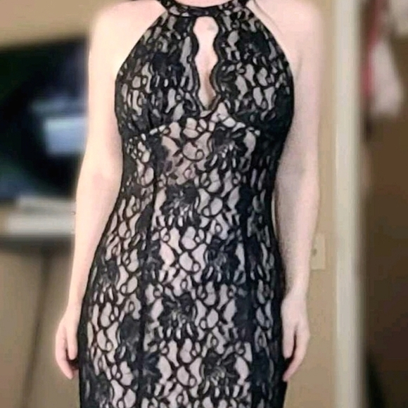 Sexy gown - Picture 2 of 4